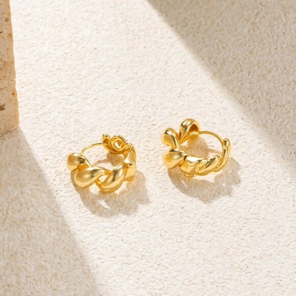 Style F Twisted Chunky Non Piercing Clip-On Cartilage Cubic Zirconia Earring - Picture 6 of 7